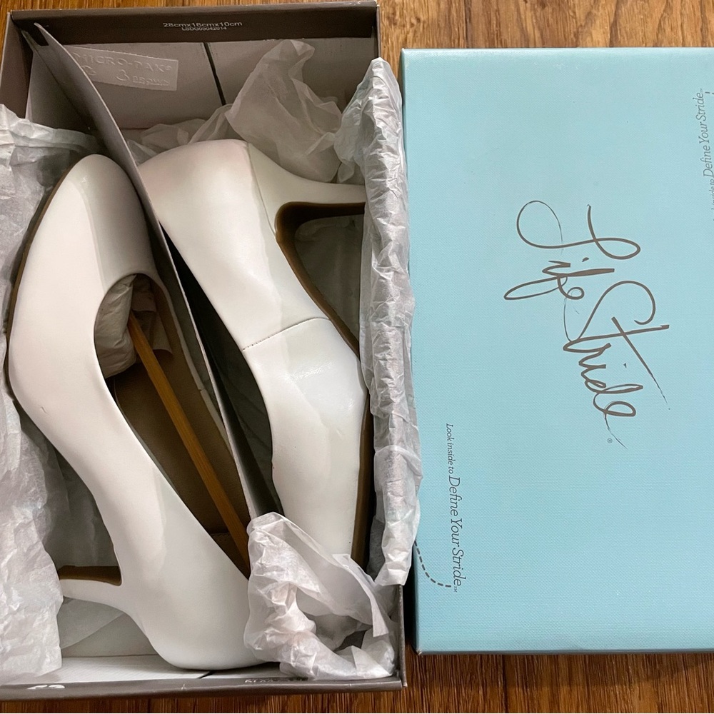 Life Stride Parigi White Heels - Women Size 6.5 [Good Condition]